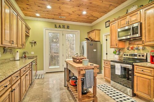 Dog-friendly Family Home Steps To Norris Lake