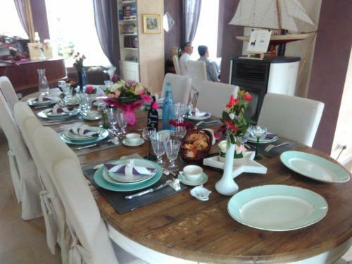 Hostal Demeure De L'�le Rollet