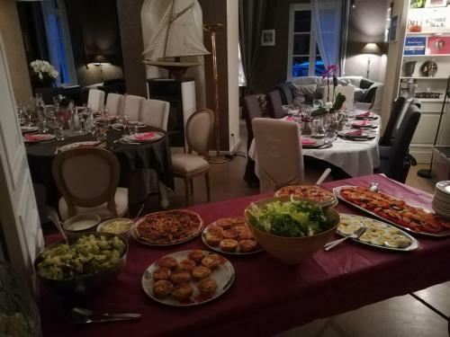 Hostal Demeure De L'�le Rollet