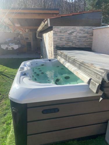 Grande Maison Avec Piscine Et Jacuzzi Sur La Route Des Stations