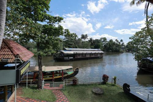 Chilanka Lake View Resort