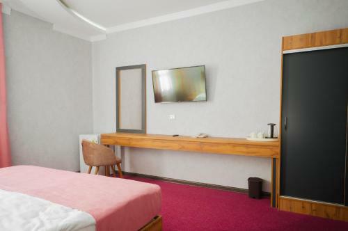 Rich Hotel