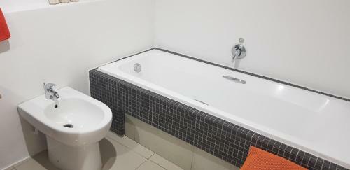 71 The Spinnaker 3 Bed Waterfront Apartment