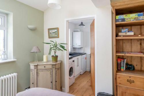 Spacious 3 Bed Home With Parking For Two Cars