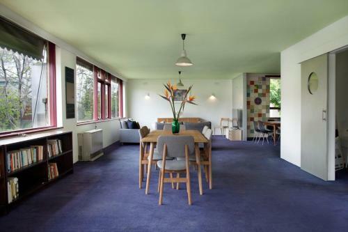 Huge Stylish Three Bedroom Apartment With Pool