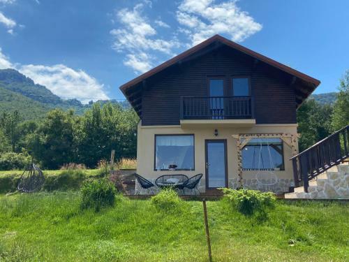 C?su?a Top House