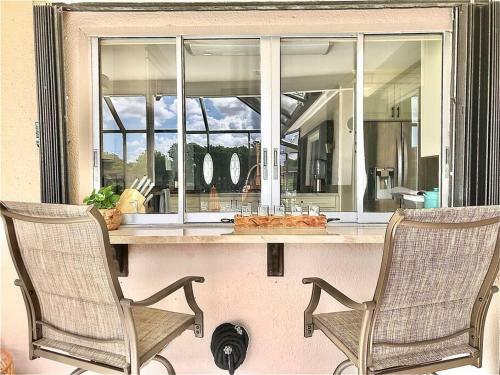 Family -friendly Luxurious Heated Pool With Water View