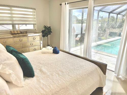 Family -friendly Luxurious Heated Pool With Water View