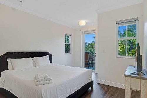 Serene Spacious 5 Bedroom Miami Home