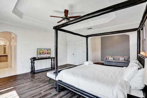 Serene Spacious 5 Bedroom Miami Home