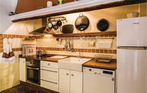Six-bedroom Holiday Home In Luque