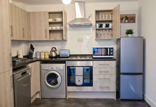Heathrow Heights Serviced Apartments- Free Parking