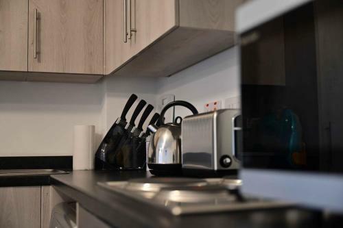 Heathrow Heights Serviced Apartments- Free Parking