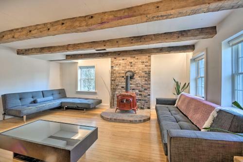 Serene Home On 60 Acres Kid And Pet Friendly!