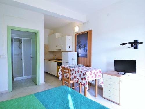 Nice Apartment In Rosolina Mare With Garden