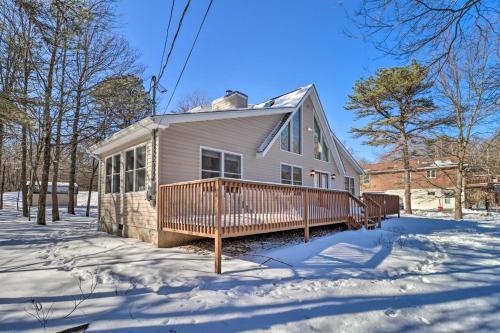 Albrightsville Home With Huge Deck, Pool Access