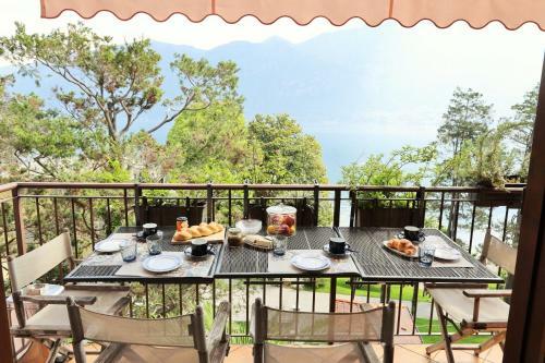 Bellagio Retreat Lake View Apartment