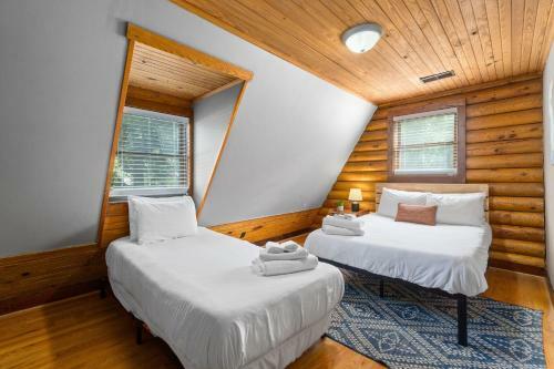 Campbell Log Cabin! Historic Charm, Modern Luxury