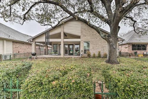 Beautiful Salado Retreat With Golf Course View!