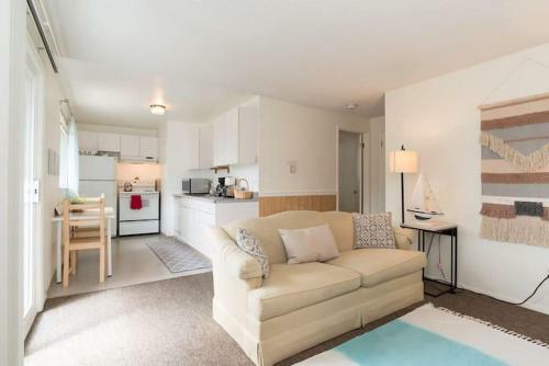 Cozy, Convenient, Centrally Located Apartment