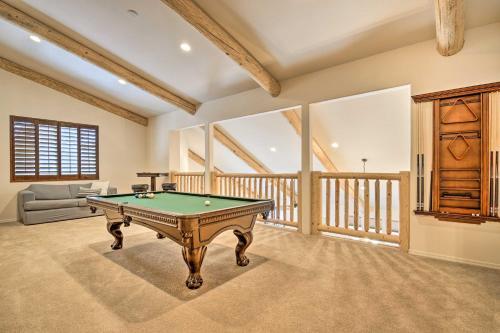 Spacious Pinetop Cabin With Deck And Gas Grill!