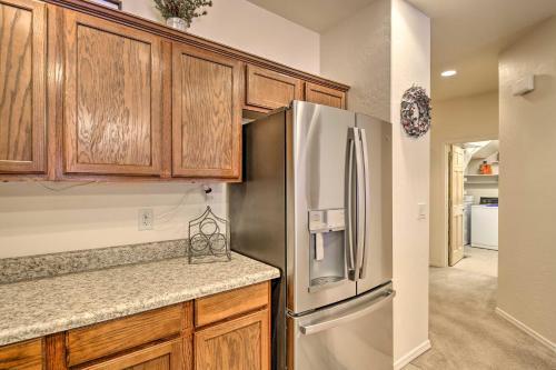 Spacious Pinetop Cabin With Deck And Gas Grill!