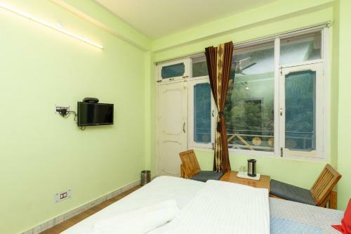 Hotel Mansarovar - Tirthan Valley