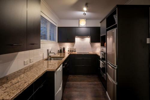 Sunny Kilmore Apartment