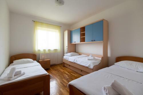 Family Apartment Zadar Diklo