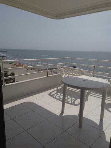 Apartamento Vista Al Mar En Edificio Mar Adentro Bocagrande