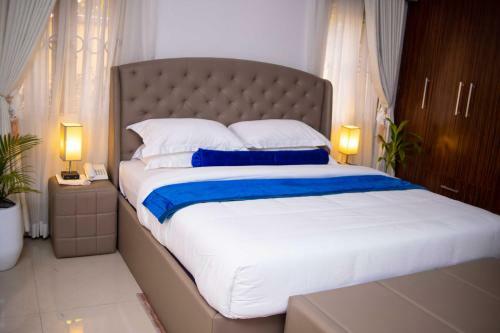 The Hallmark Hub, Hotel & Apartments