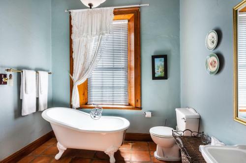 Hostal Caledon Grace Guesthouse