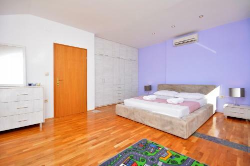 "villa Karmen" Split, Private Garden & Heated Pool