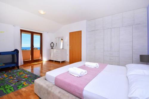 "villa Karmen" Split, Private Garden & Heated Pool