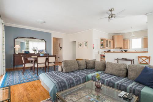 Comfortable Spacious Apartment At Central Position / Fil27