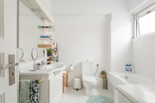 Comfortable Spacious Apartment At Central Position / Fil27