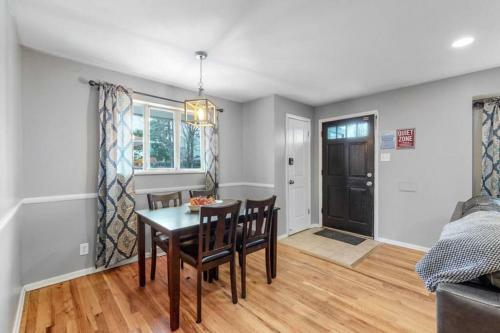 Mable 3 Bedroom Upper Unit W/king Beds In Denver