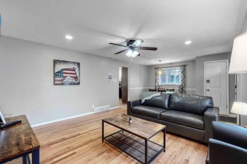 Mable 3 Bedroom Upper Unit W/king Beds In Denver