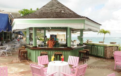 Shaw Park Beach Hotel