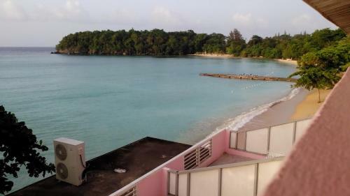 Shaw Park Beach Hotel