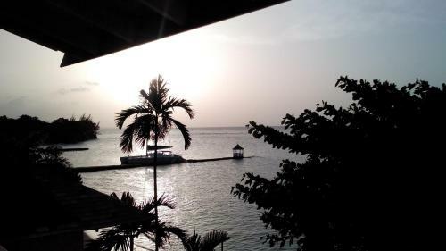 Shaw Park Beach Hotel