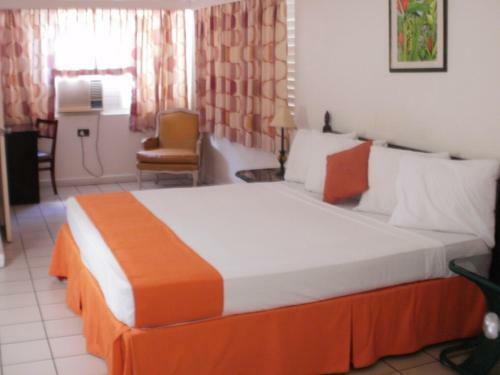Pineapple Court Hotel