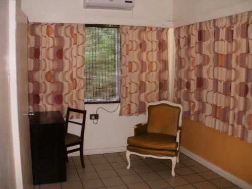 Pineapple Court Hotel