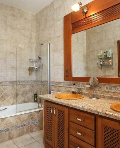 Spacious Villa With Exceptional Views In Malaga