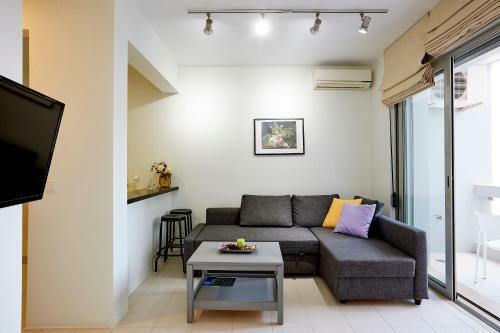 Vivian Art Apartments