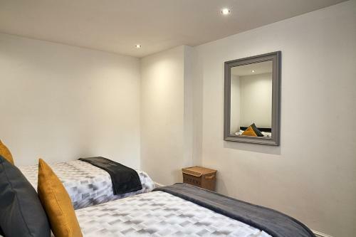 Deluxe Town Center Apartment
