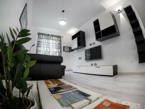Black&white Guest House