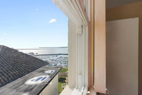 Apartamento Spacious Seaside Two Bed