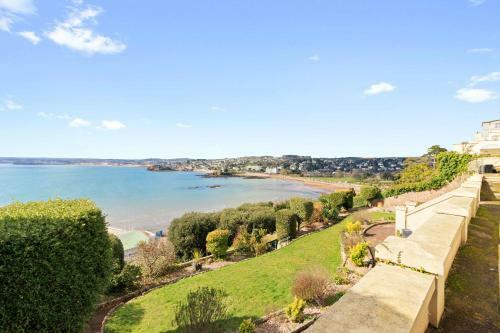 Apartamento Spacious Seaside Two Bed