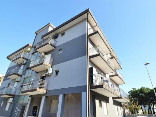 Snug Apartment In Rosolina Mare With Shared Swimming Pool